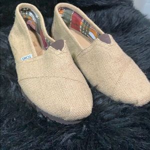 TOMS natural burlap slides